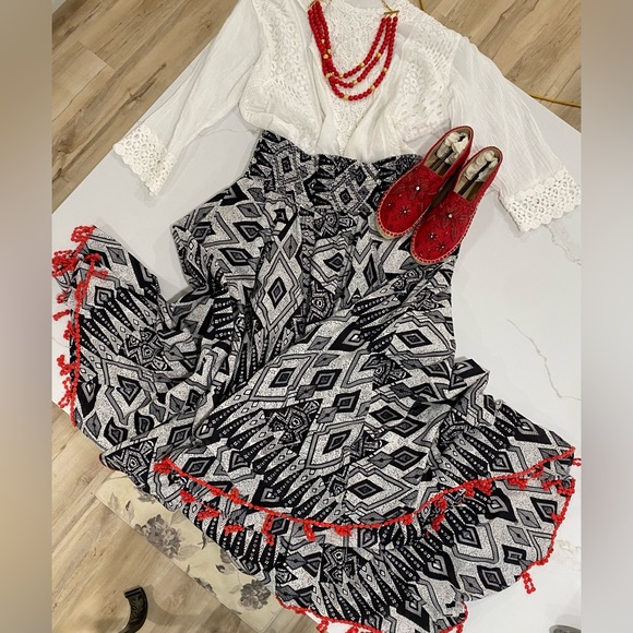 178. CHELSEA & THEODORE BLK/WHITE W/RED FRINGE SMOCK WAISTLINE FULL BODICE SKIRT - Picture 6 of 11